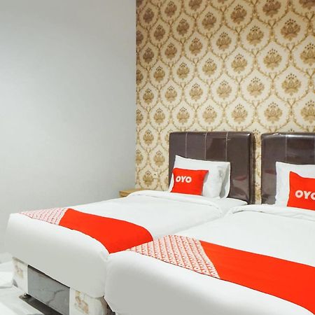 Super Oyo Capital O 92066 Papakoel Hotel & Cafe ميدان المظهر الخارجي الصورة